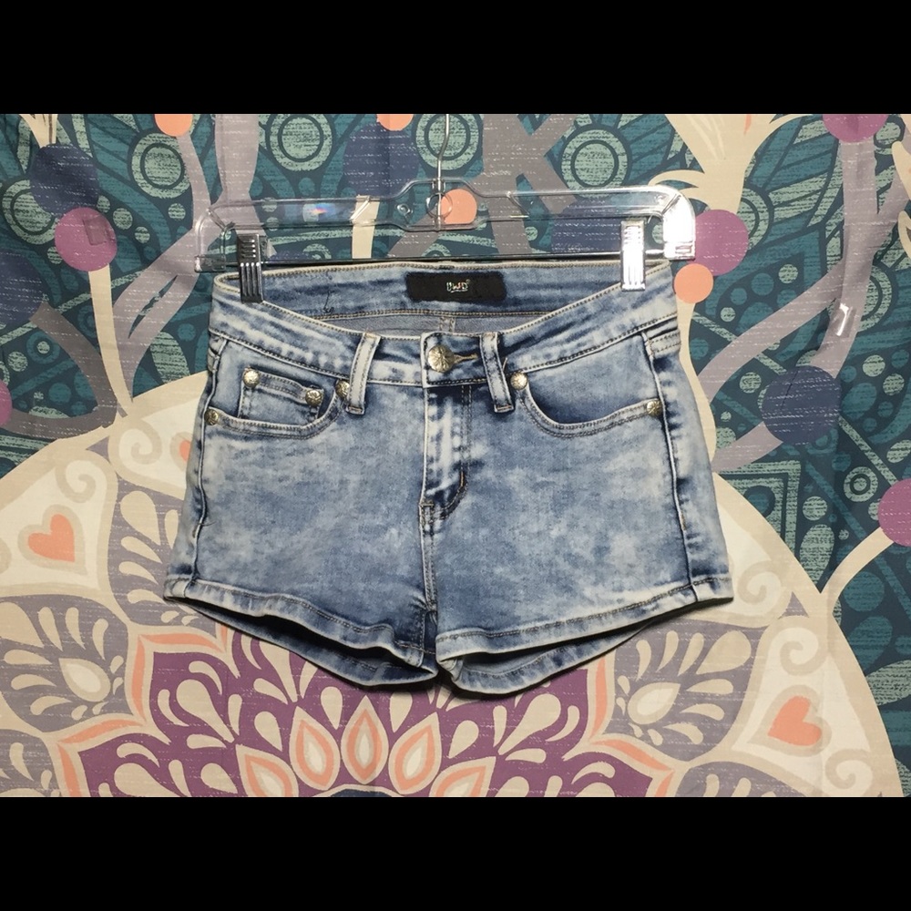 Washed out shorts
